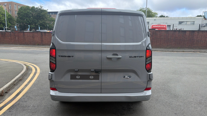 Ford Transit Custom 320 L1 Diesel Fwd 2.0 EcoBlue 170ps H1 Double Cab Van Limited Auto - Image 11